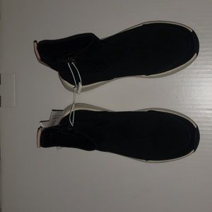 Unisex slip on shoe